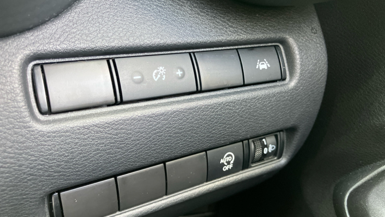 Nissan Juke 1.0 DiG-T 114 N-Connecta 5dr DCT Petrol Hatchback